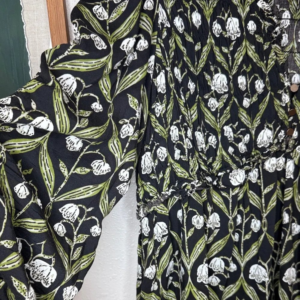 Anthropologie Ruched Sleeve V-neck Black and Green Floral Blouse Fall - XL - Picture 5 of 13